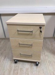 Офисная тумба с выдвижными ящиками